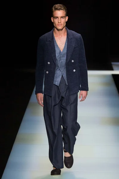 Look 3